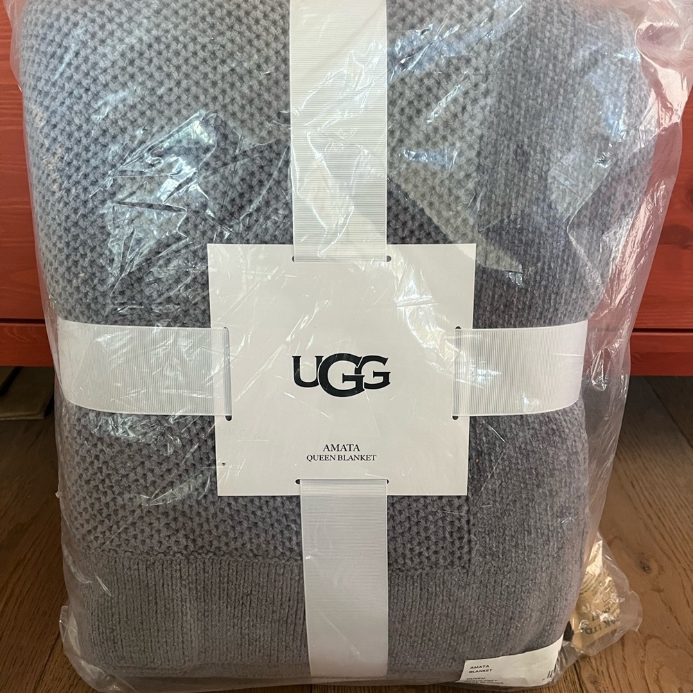UGG Amata Chenille Queen Blanket - Soft Gray